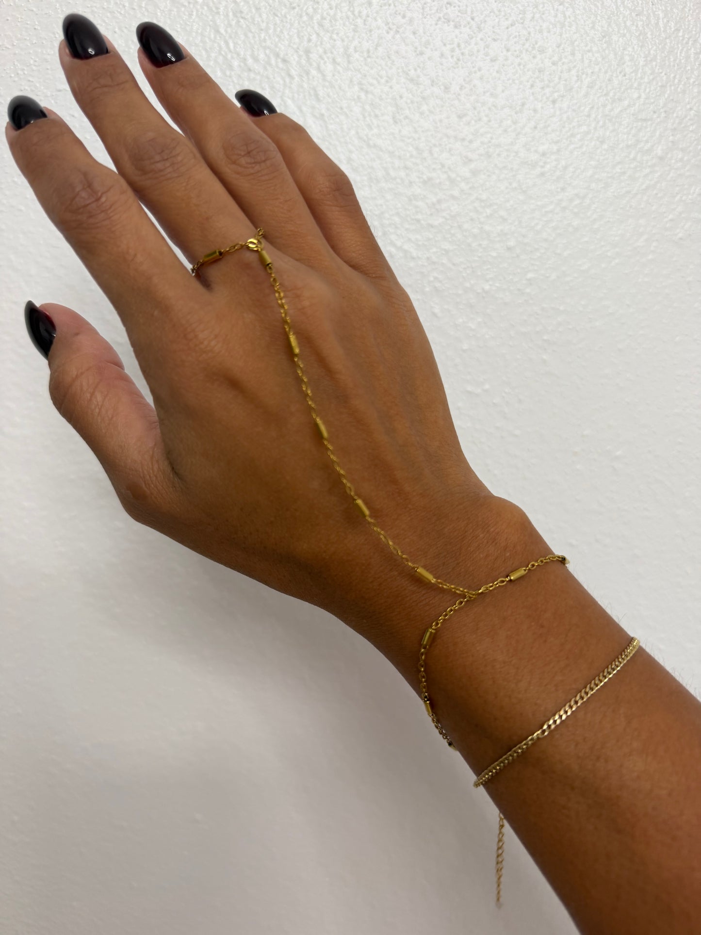 Elise Handchain
