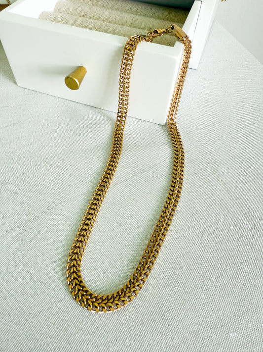 Cubanita Chocker